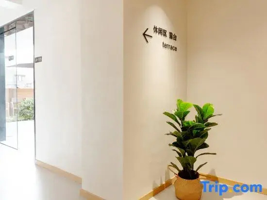 Zizaitian Homestay (Dujiangyan Scenic Area South Bridge Branch)