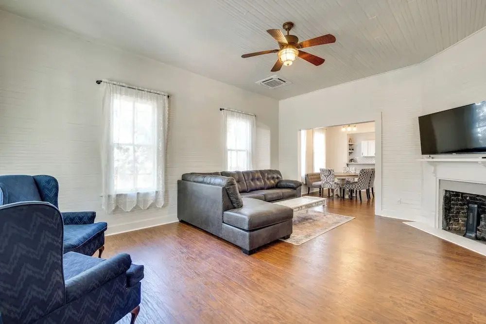 Charming 100-year-old Home < 1 Mi to Downtown