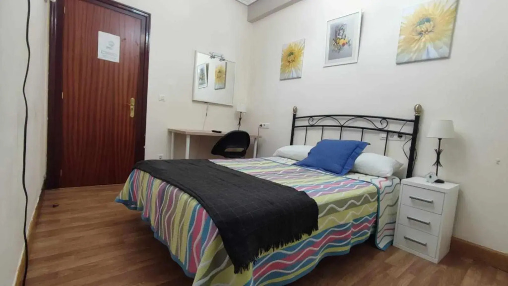 FlipHouse Rooms Pensión⭐