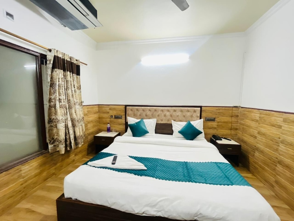 Roomshala Vasant Villas- ILBS Hospital