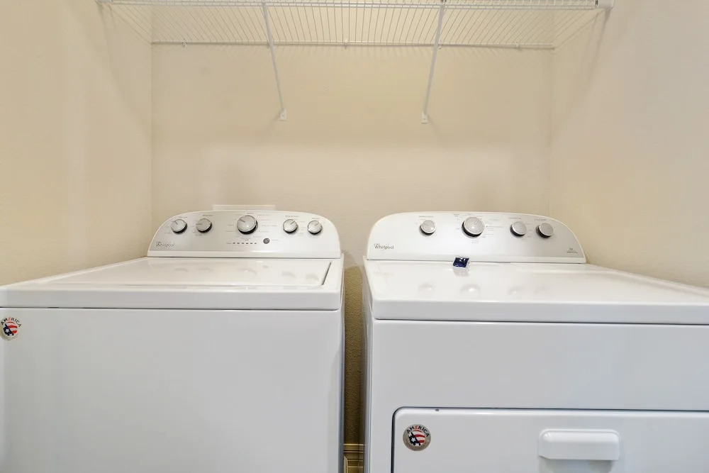 Four Bedroom Sleeps 10 w Gameroom 5152a