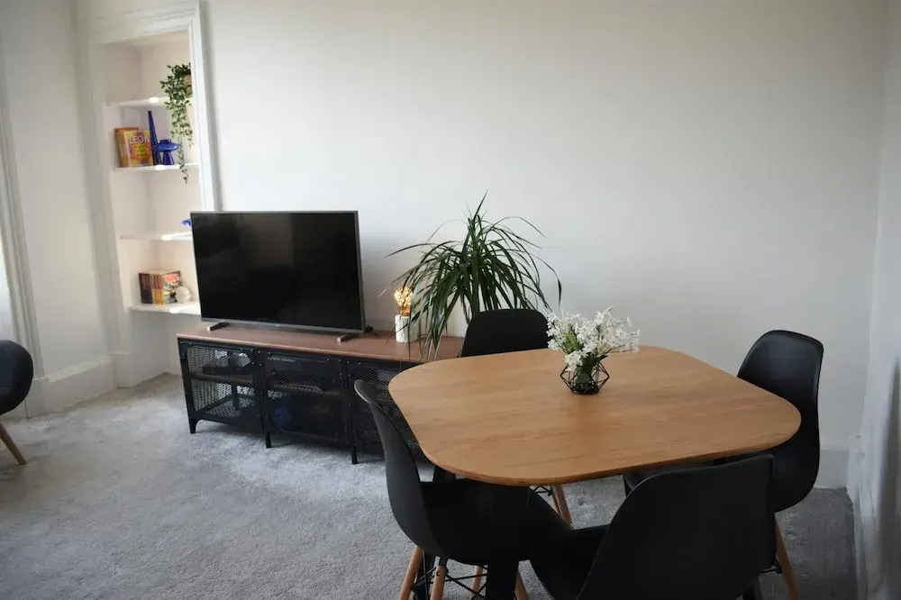 NEW Superb 2BD Flat in Holyrood Edinburgh