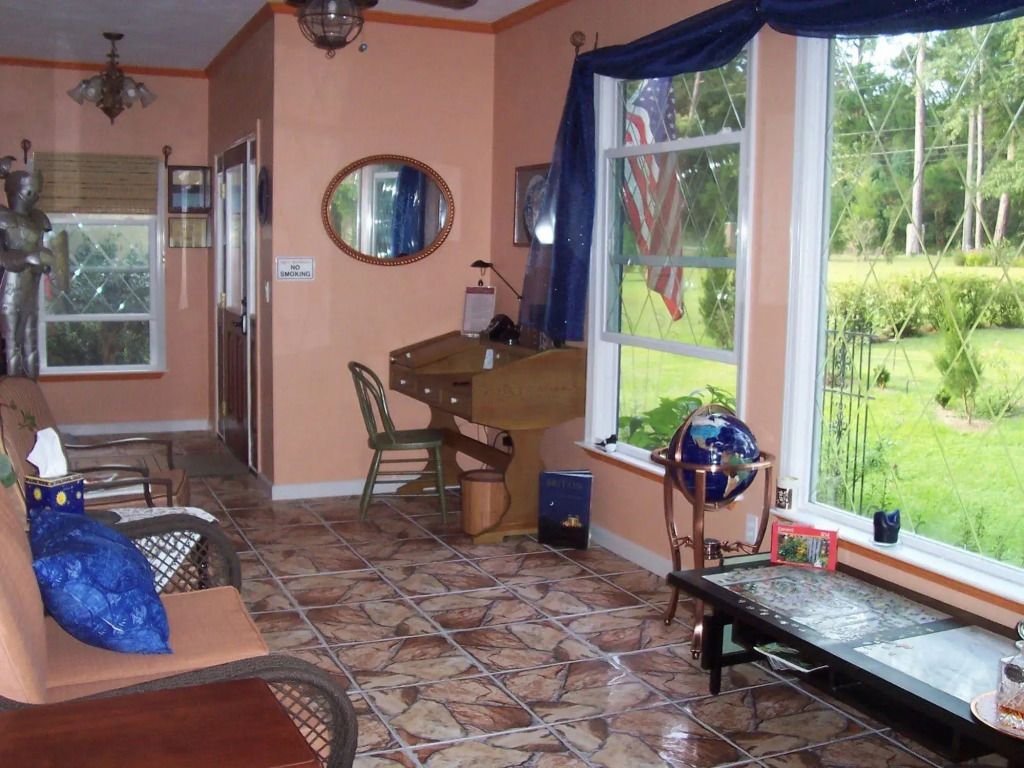 Little English Guesthouse Bed and Breakfast