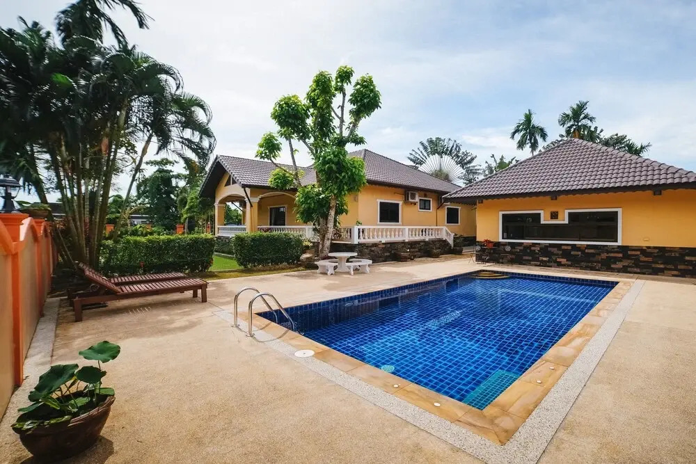 Happy Family Villa2 Phuket Private Pool Villa 5 Bedrooms with Large Kitchen and Garden