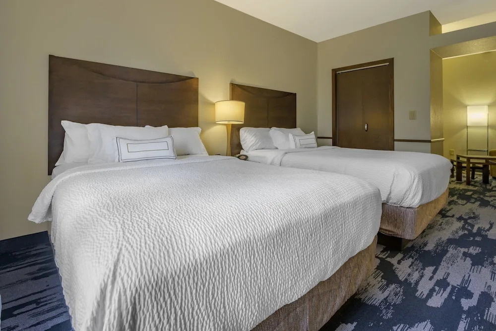 Fairfield Inn & Suites Slippery Rock