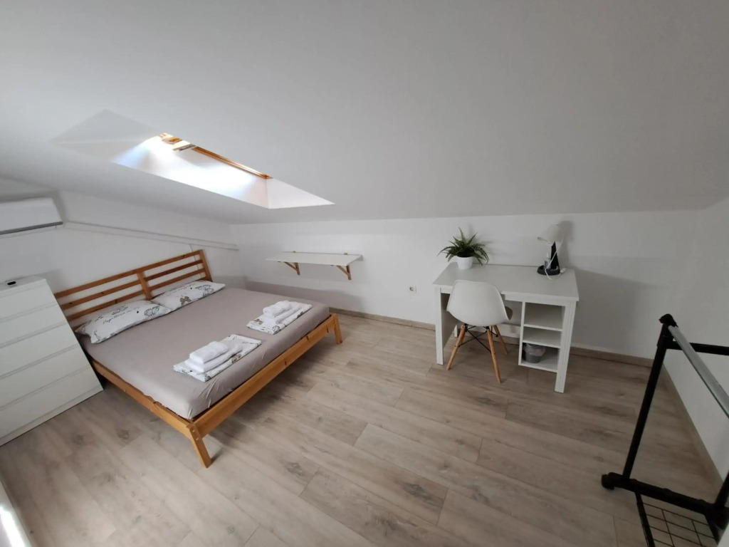 Sea view later apartment