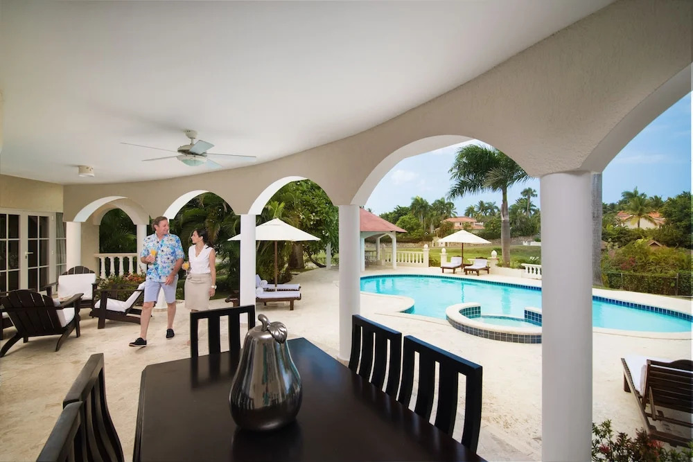 Luxury Villas - Mandatory All-Inclusive
