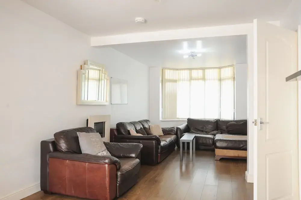 Room in Guest Room - Big Size Double Room in Coventry