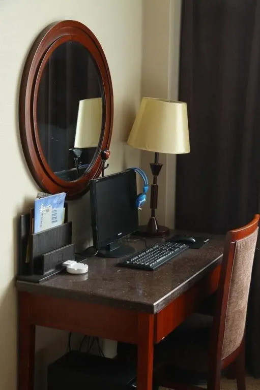 Hollyear Hotel