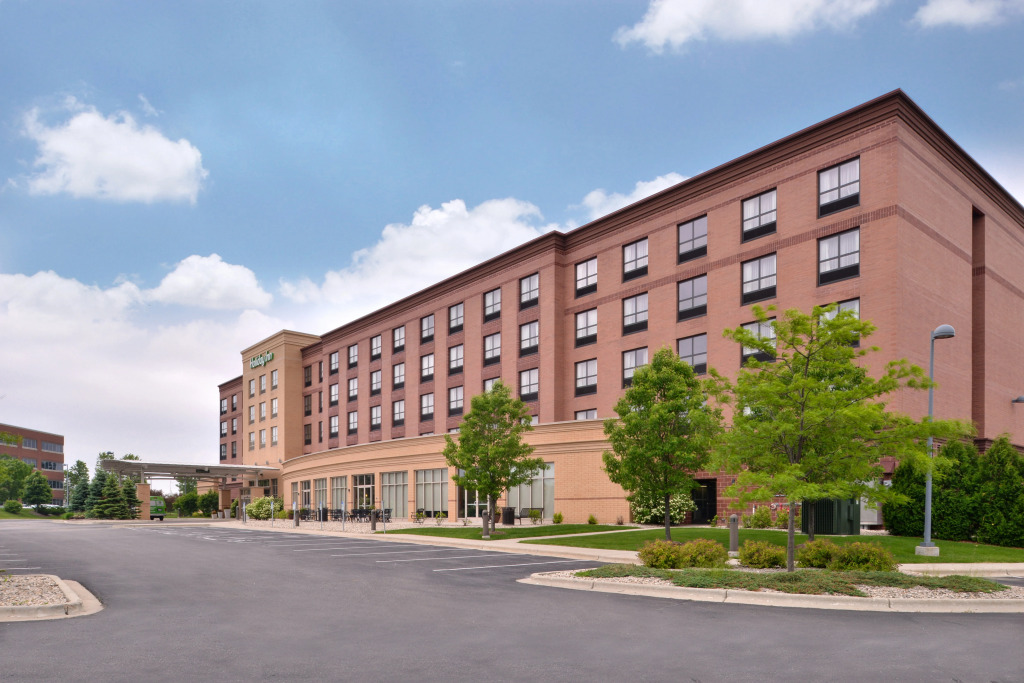 Holiday Inn Madison at The American Center by IHG