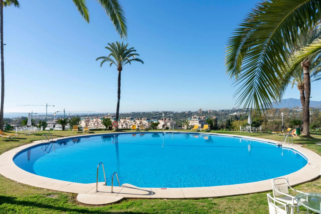 Apartamento en complejo residencial con piscina