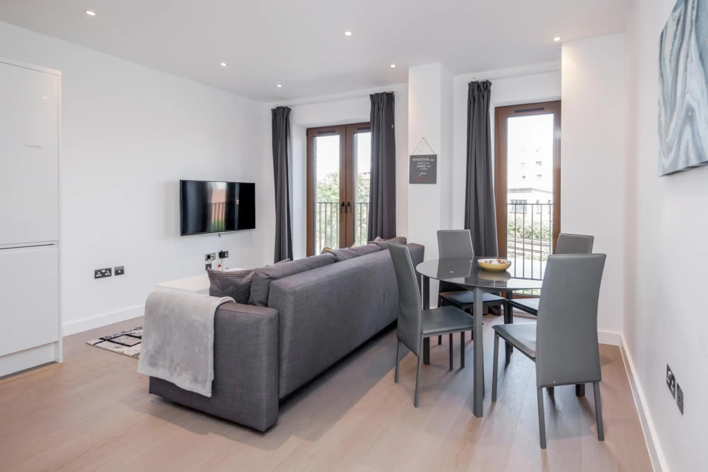 Lovely 1 Bedroom City Apartment , 5 mins Walk to the Station - 18mins to Central London, Free WiFi