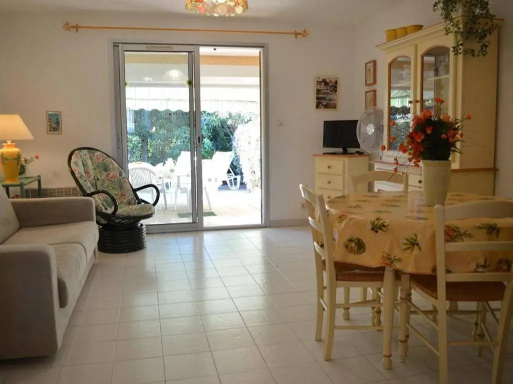 Maison Le Lavandou, 3 pièces, 6 personnes - FR-1-251-20