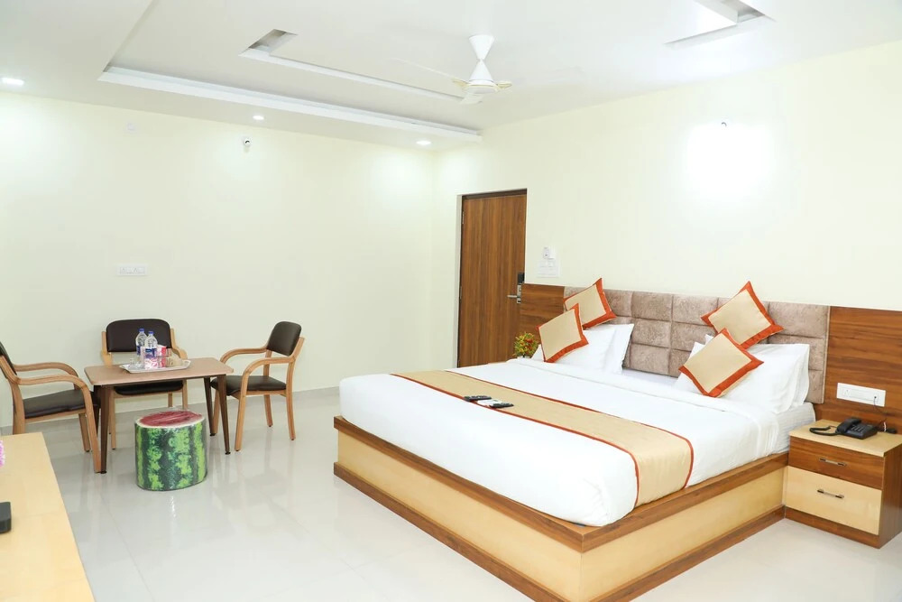 Hotel 8th Mile Suites