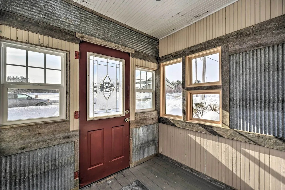 Family Home - Walk to Town & Balsam Lake
