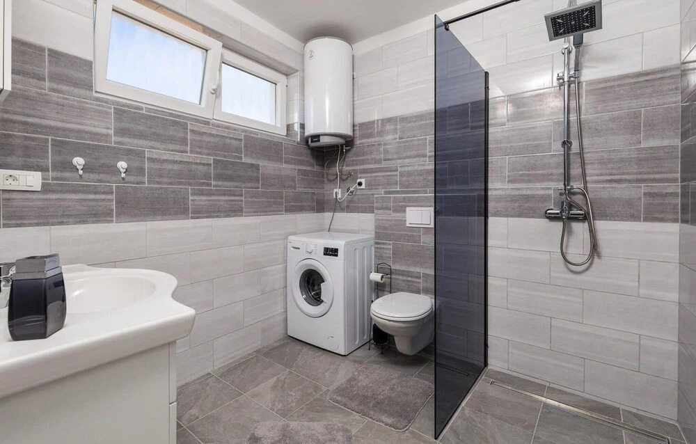 Amazing Home in Rab With Wifi, 4 Bedrooms and Swimming Pool