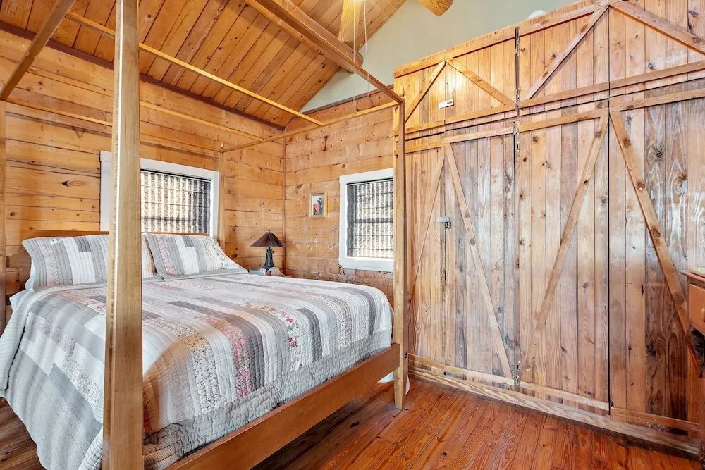 Mighty Oak Log Cabin 2 Bedroom Cabin by RedAwning