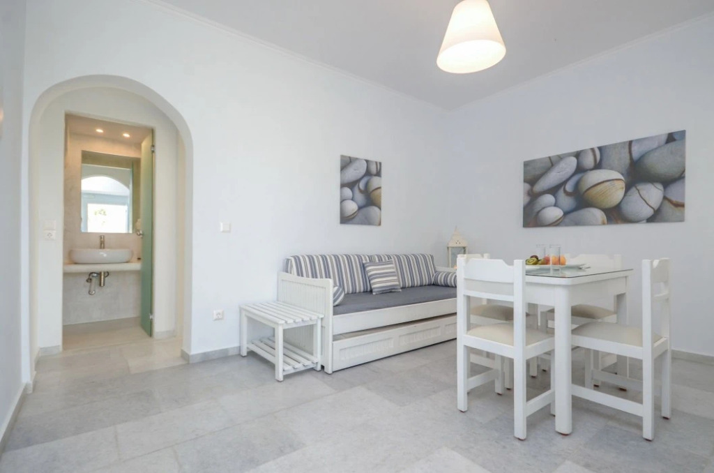 Birikos Hotel & Suites