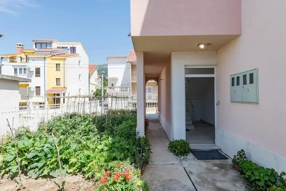 Apartment Gomilica