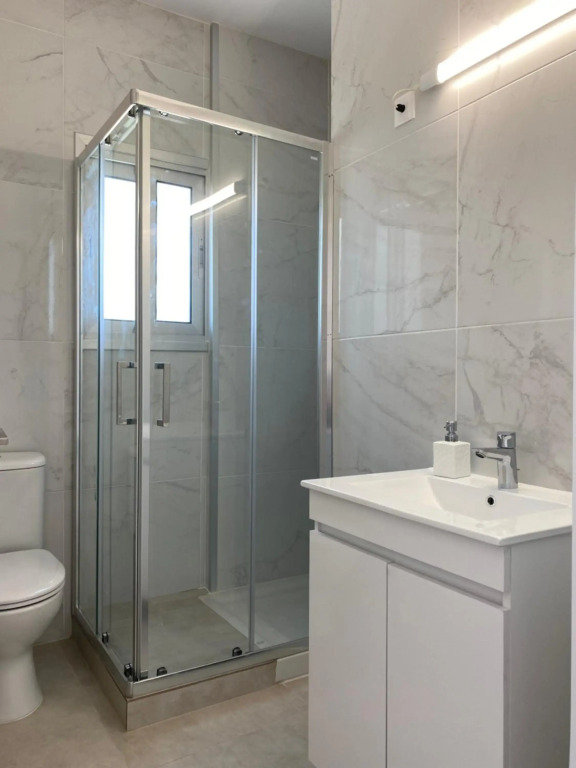 Renovated modern 1-bedroom apartment with view