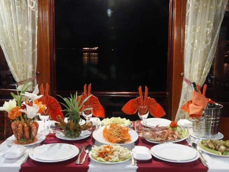 Seawind Charter Cruise Halong
