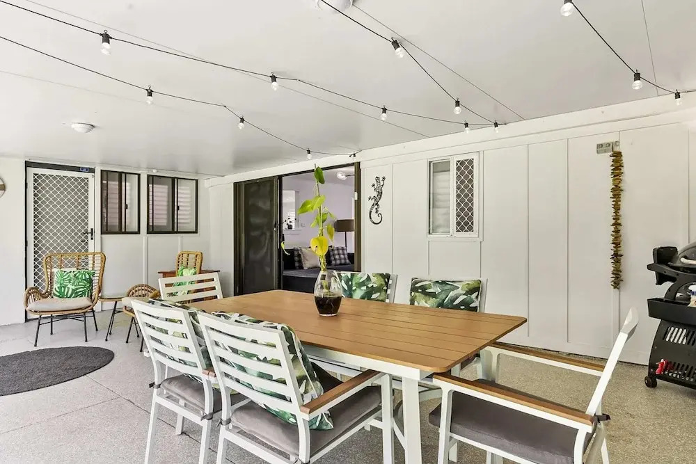 Family Home Near Cafes and Surf Beaches