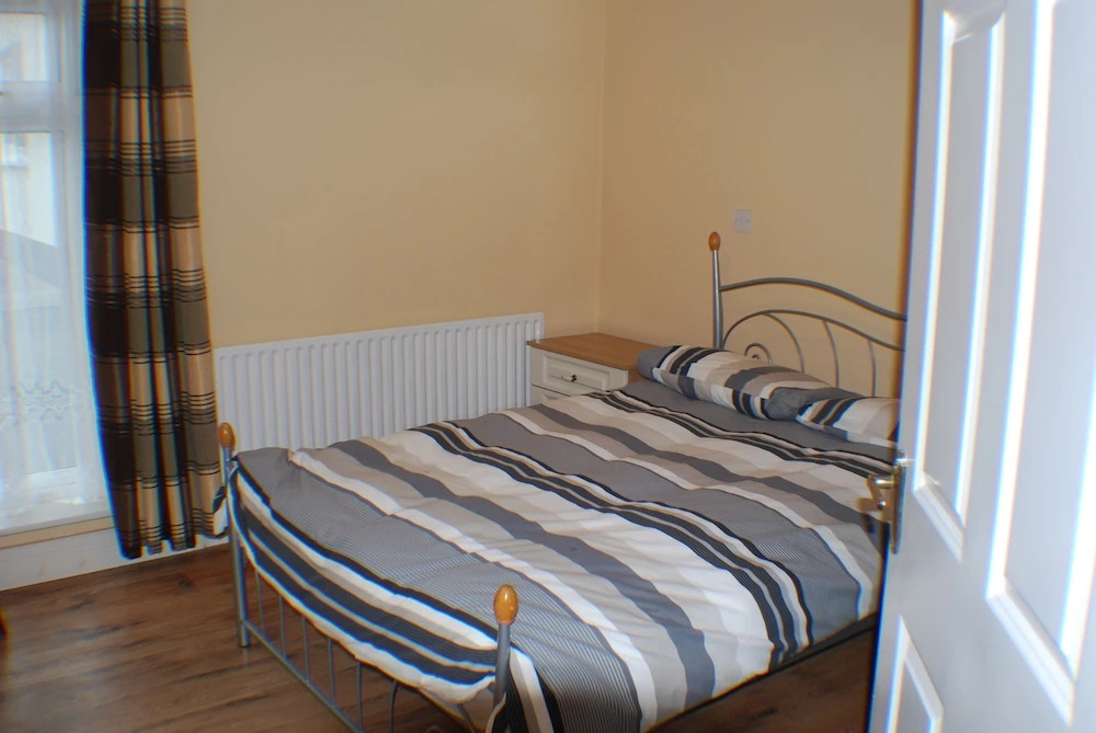 2 Bed Cottage - Sleeps 6 - Parking - Wifi