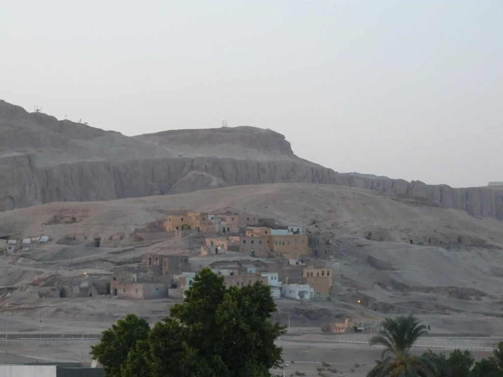 Shahhat View House, Charming Private Villa in Luxor West Bank with Habu Temple Views, for up to 6 guests