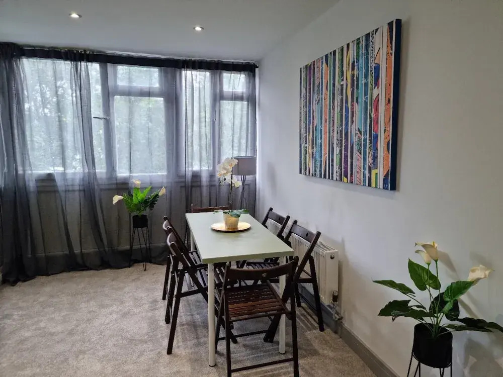 Remarkable 3-bed Apartment in London