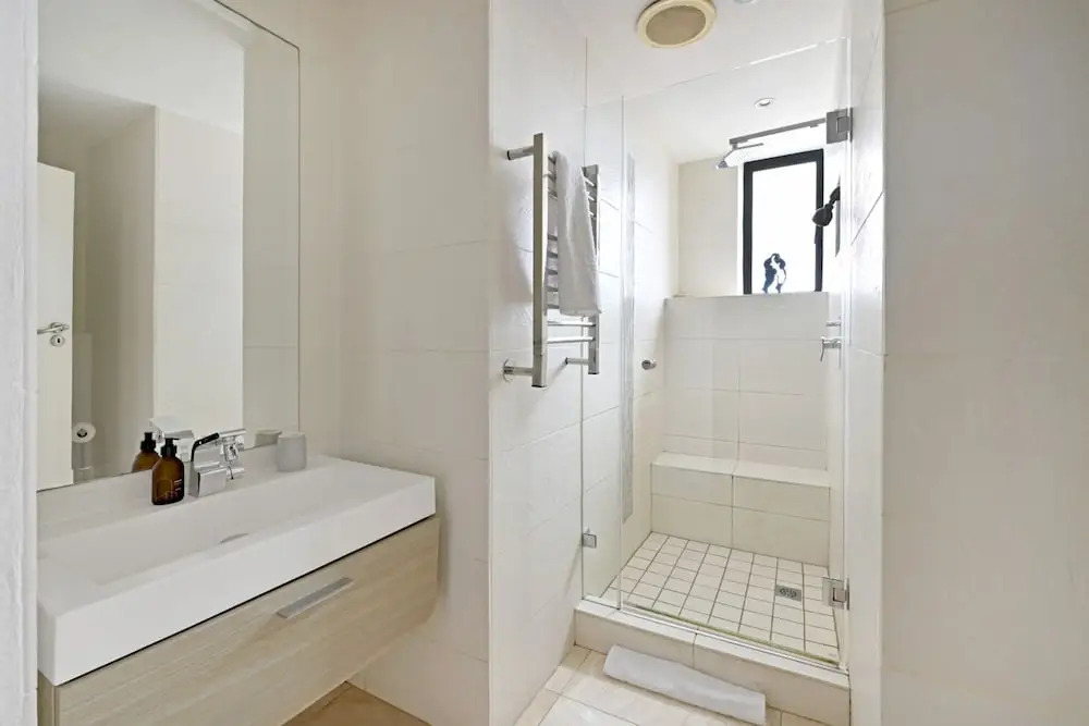 2 Bed Bantry Bay City and Sea View 100m to Beach