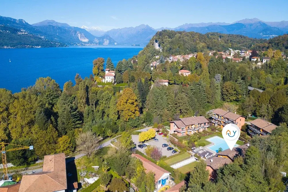 Lenni Apart. Swimming Pool and Lake