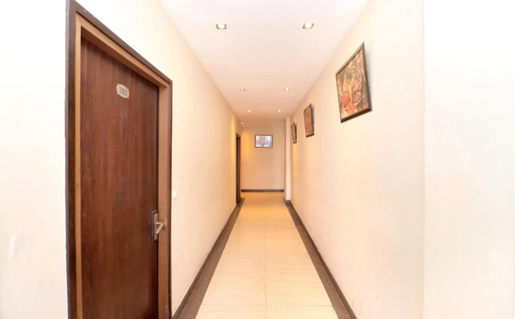 Hotel Bombay Regency by OYO Rooms
