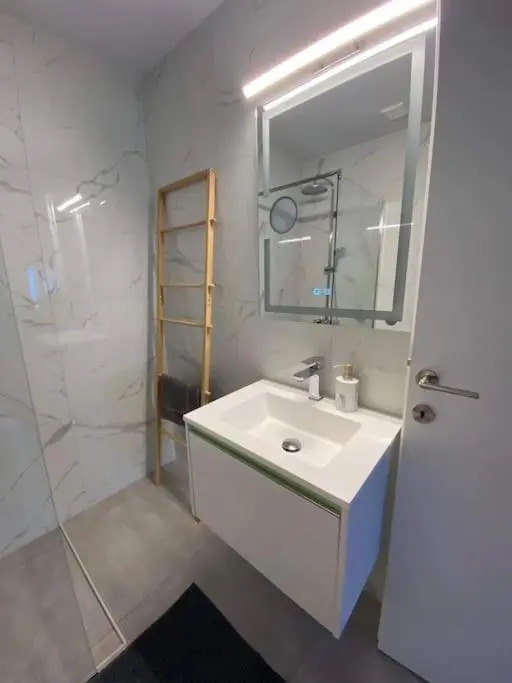 J&F Apartments A4