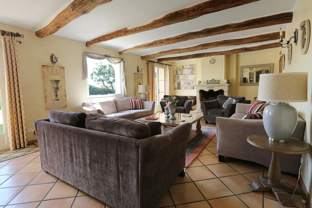 Villa Jas Fontaine by Villa Plus