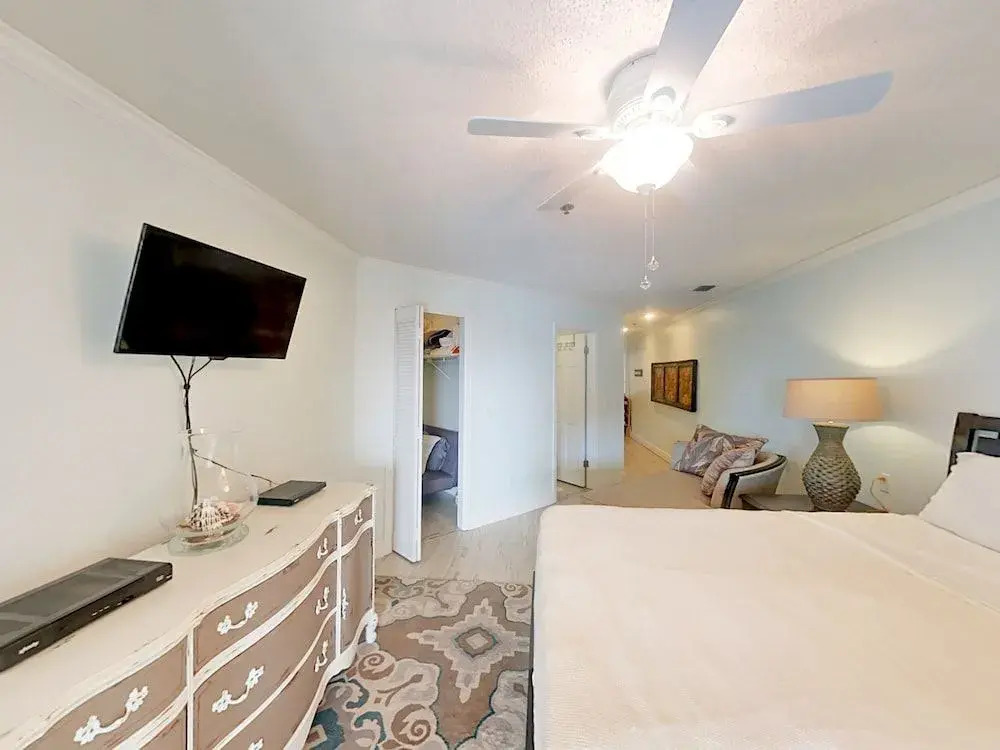 8730 Thomas Dr Condo Unit 1304A