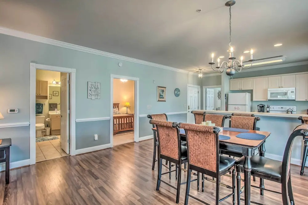 Chic Myrtle Beach Condo w/ Community Pool!