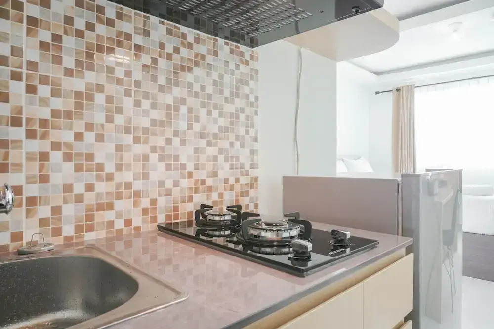 Comfortable and Homey Studio at Amethyst Apartment