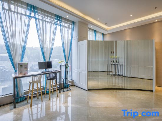 Xiyuemoon Hotel (Kunming Harmony Square Linyuqiao Subway Station Hotel ))