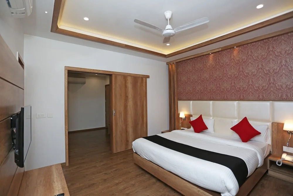 Capital O 18921 Hotel Yelchiko