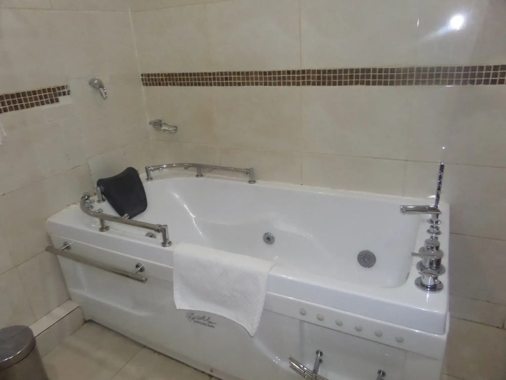 Pearl Gate Hotel