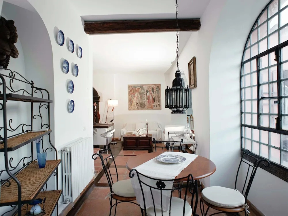 Beautiful Apartment in Beautiful Hamlet Attractive Decor and Communal Pool