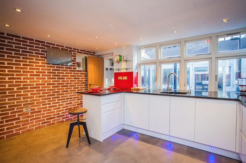 Stunning Central 3 Bed House in Amazing Location