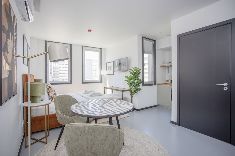 Liiiving in Porto - City Design Studios