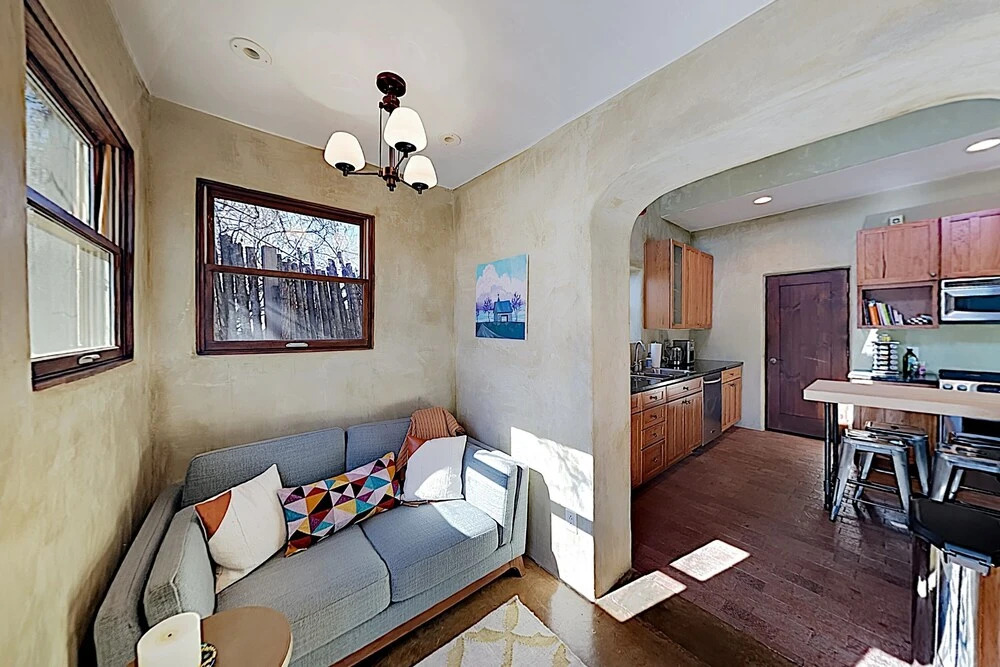 Ultra-chic Adobe Casita - Walk To Historic Plaza! 2 Bedroom Cottage