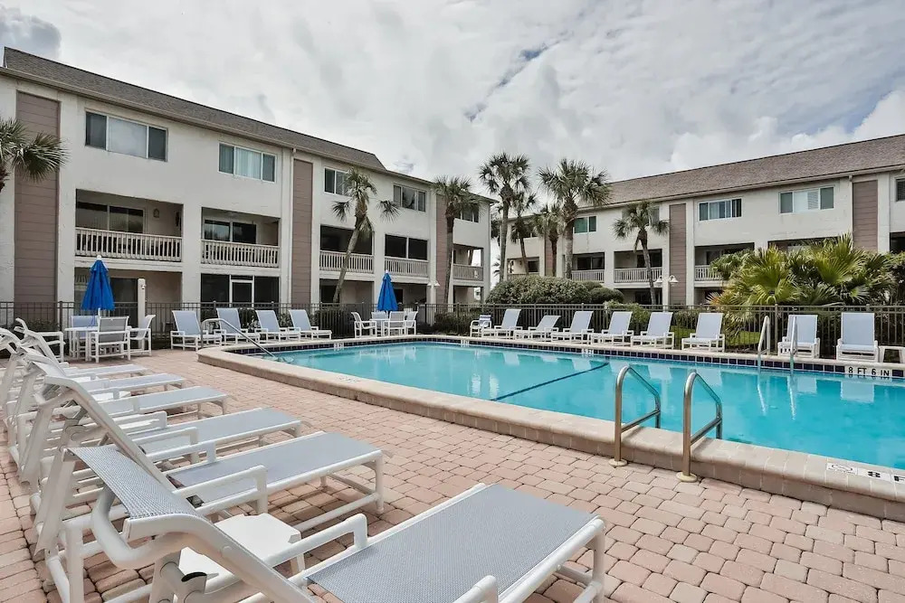 Oceanfront Townhouse With Shared Pools, Ocean View, Wifi, W/d, and Central AC