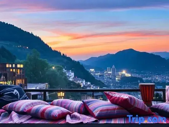 Phoenix Yanyu Building High end Homestay