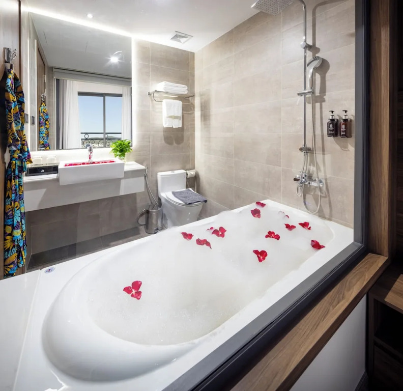 Avari Hotel
