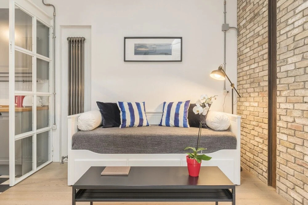 Cosy Modern Studio Flat Close to Metro Piramide