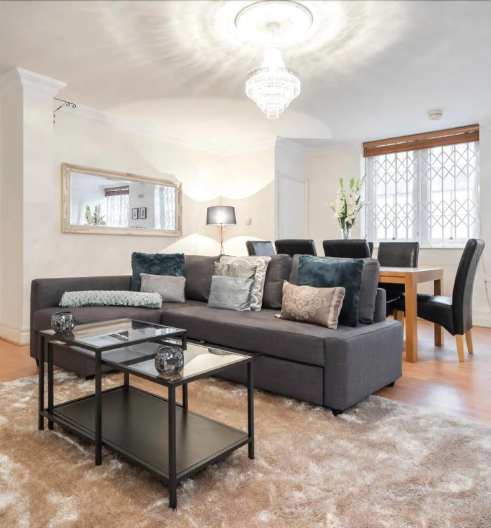 Spacious 2BR Home in Islington - up to 6 Guests!