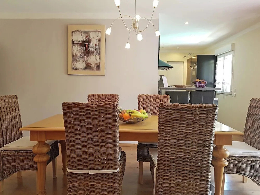 Villa Alba: Sunlit Comfort in Lirac